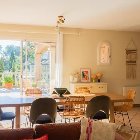Belle Provencale Avec Piscine Privee * 카르쿠에이란느