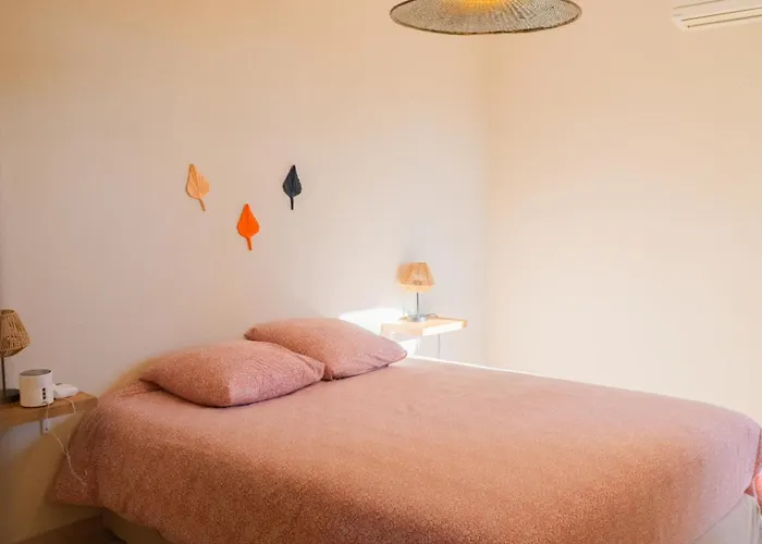 Belle Provencale Avec Piscine Privee 카르쿠에이란느